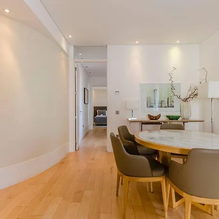 Spacious In Alfama With A Great View Лиссабон