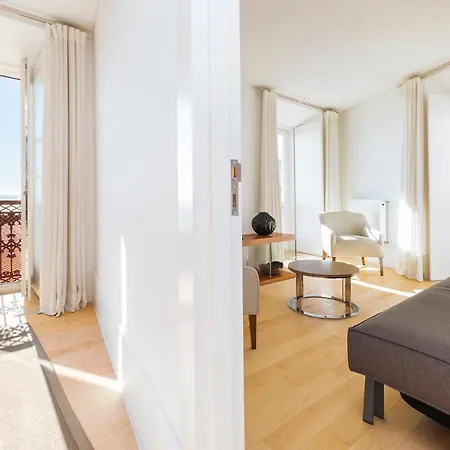 Spacious In Alfama With A Great View Апартаменты *